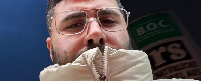 adem selfie